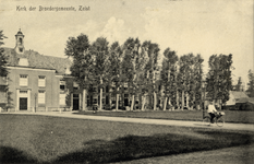 16016 Gezicht op de voorgevel van de kerk van de Evangelische Broedergemeente (Zusterplein 12) te Zeist uit het zuiden ...